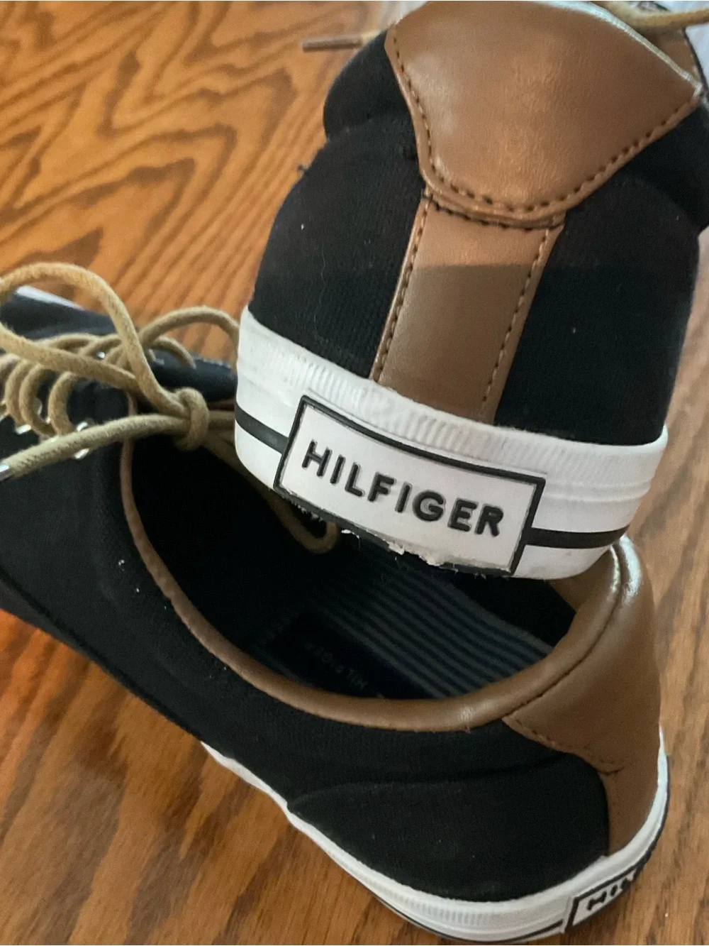 Tommy Hilfiger Men’s Canvas Black Low Top Casual Sneakers, Sz 8.5